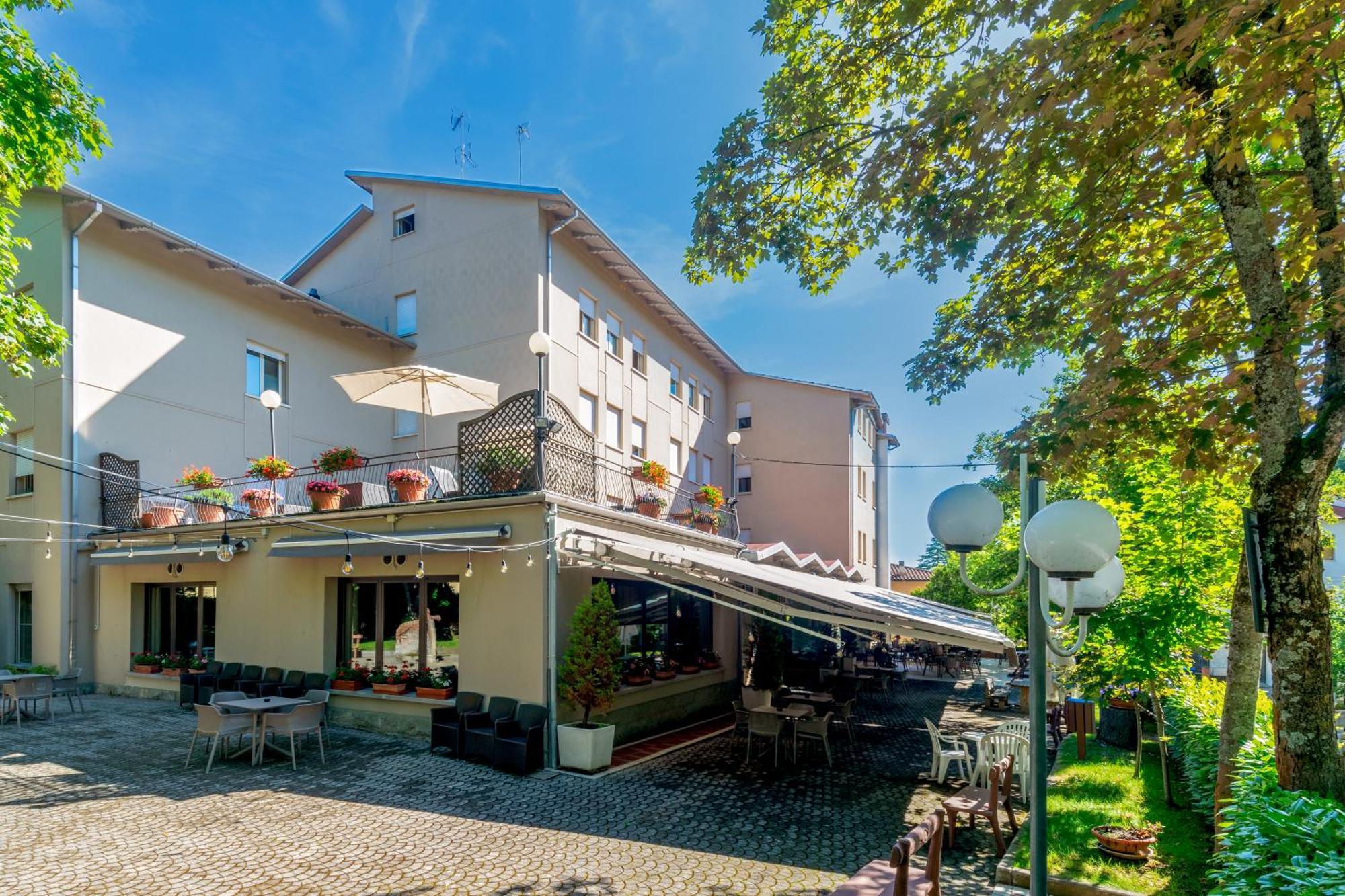 Hotel Falco D'Oro Tole Exteriér fotografie
