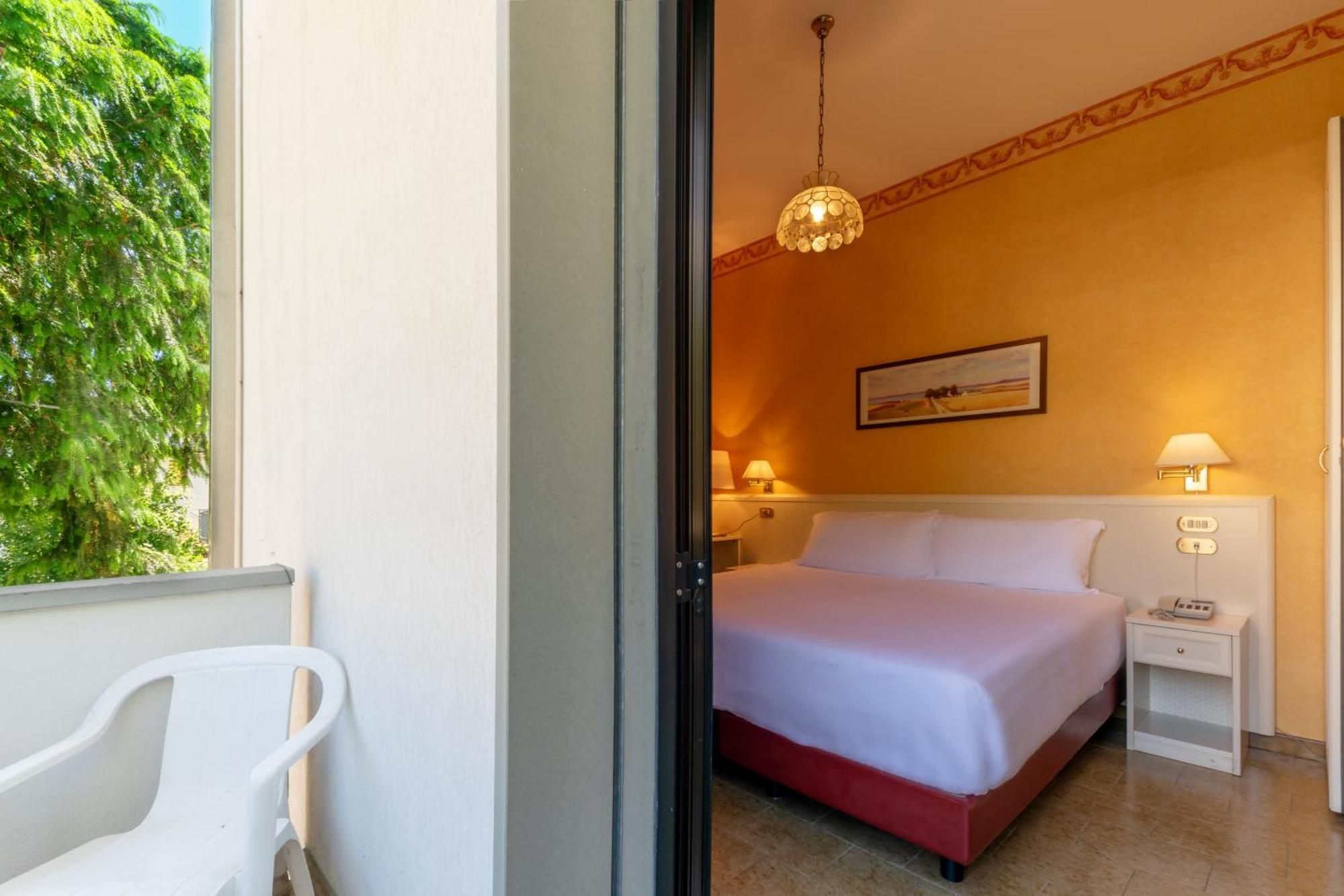 Hotel Falco D'Oro Tole Exteriér fotografie