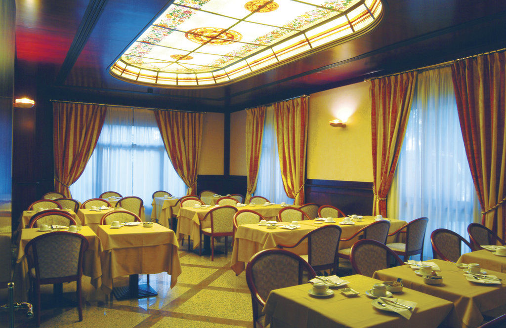Hotel Falco D'Oro Tole Restaurace fotografie